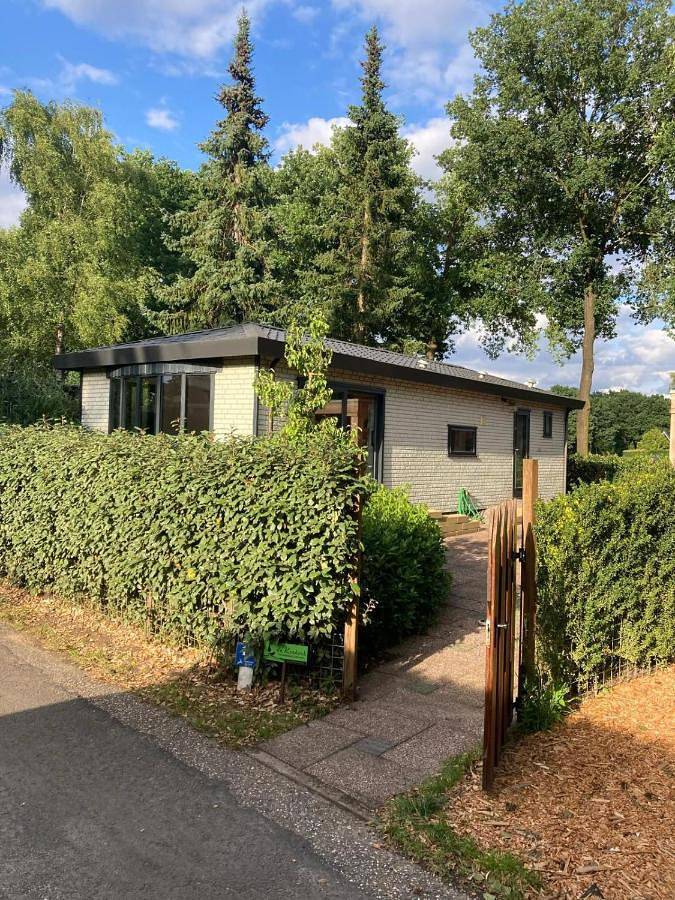 Chalet voor 4 personen, with terras and uitzicht as well as tuin and sauna in Putten