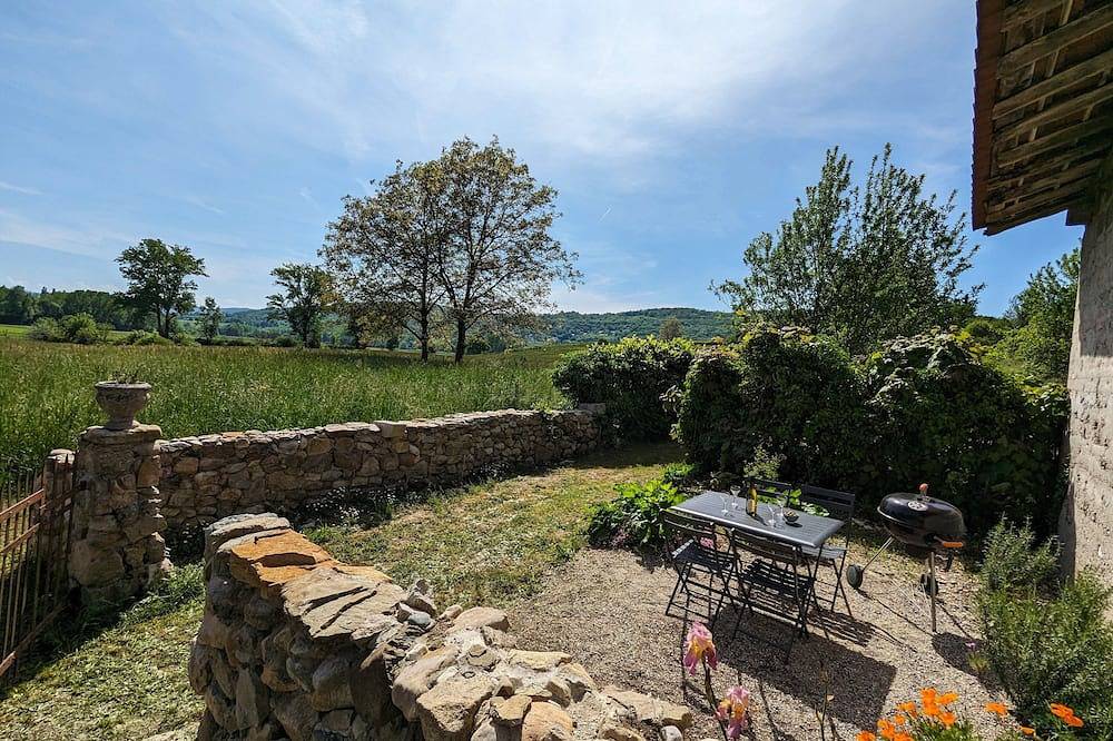 Vacation rental lakes, vineyards and mountains area in Massignieu-de-Rives, Belley