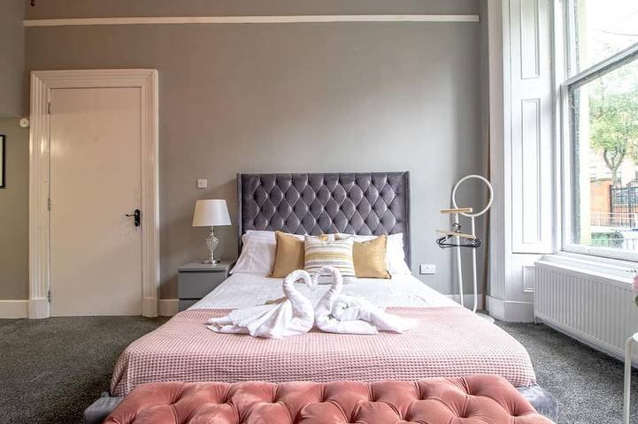 Glamping for 3 people, with pets in Glasgow