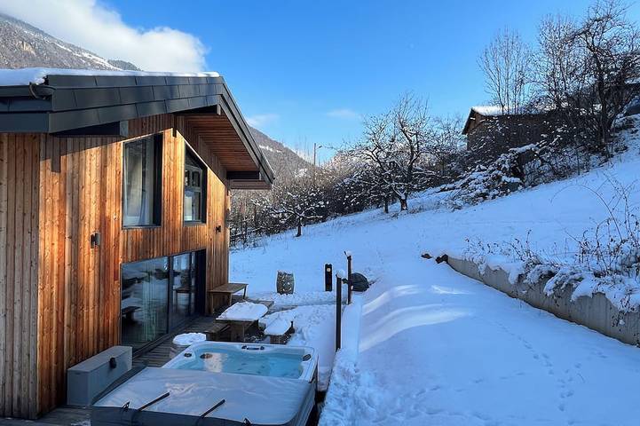 Chalet pour 14 personnes, avec Jacuzzi ainsi que Terrasse et Jardin