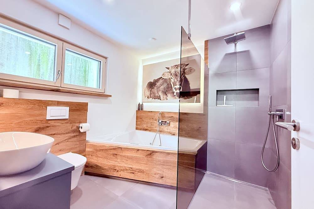 Ganze Wohnung, Ferienwohnung Allgäutraum - hell, hochwertig, mit Whirlpoolwanne und Kaminofen in Scheidegg, Bayerisch Schwaben