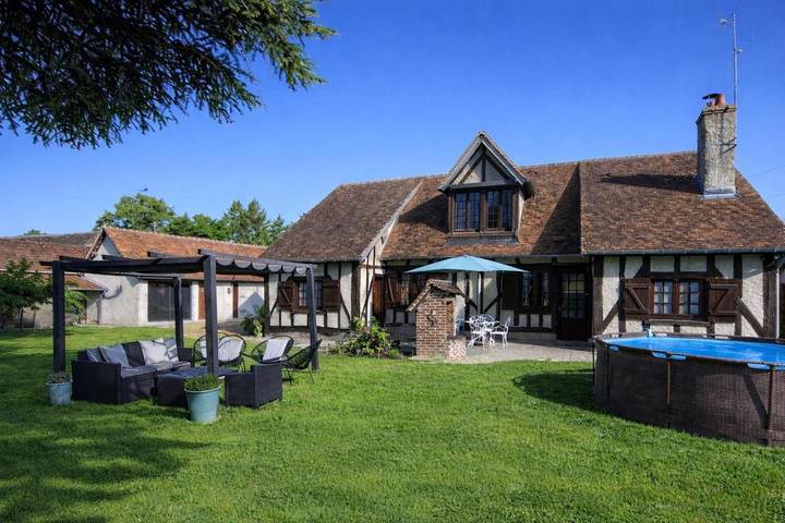 Location de vacances pour 6 personnes, avec jacuzzi ainsi que piscine et jardin, animaux acceptés dans Sologne