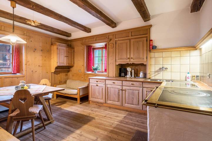 Entire apartment, Apartment 'Ronacherhof Kamille' with Shared Garden, Balcony and Wi-Fi in Ritten, Sarntal Alps
