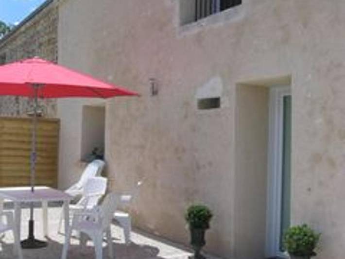 Gîte pour 8 personnes, avec jardin ainsi que terrasse et piscine à Averdon