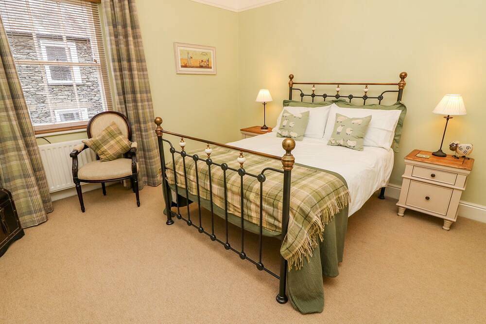 Nutkin Cottage, pet friendly, with open fire in Bowness-On-Windermere in Bowness-on-Windermere, Lake District
