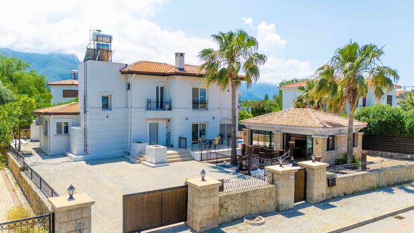 Villa for 8 people, with garden and ocean view in Northern Cyprus