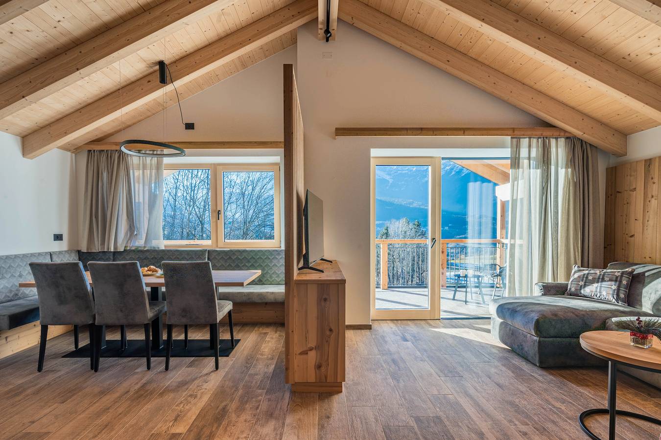 Ganze Wohnung, Ferienwohnung 'Stella Alpina' mit Bergblick, Wi-Fi und Klimaanlage in Cavedago, Brentagruppe