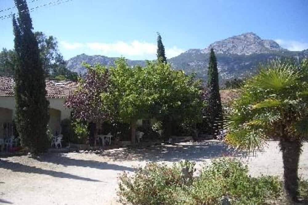 Entire apartment, Rental calvi studio near beach and shops in Calvi, Calvi region