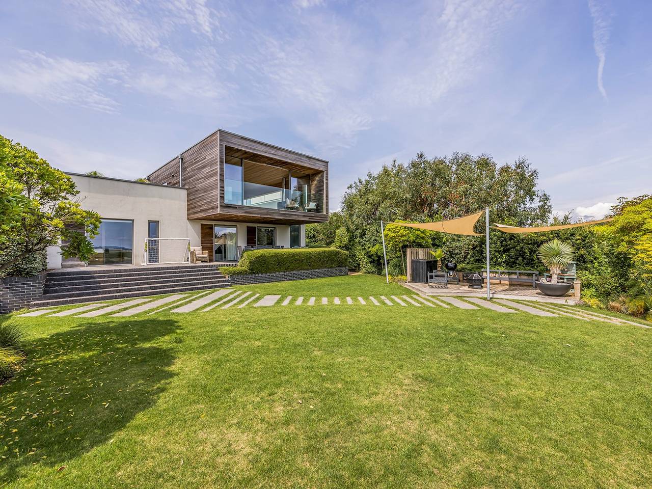 Breathtaking Home with Parking - Pass the Keys in Hayling Island, Havant