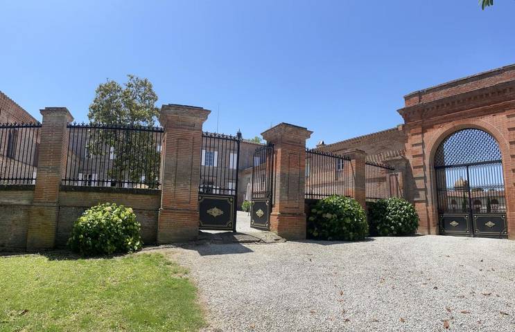 Gîte pour 8 personnes, avec vue ainsi que jardin et piscine à Montlaur (Haute-Garonne)