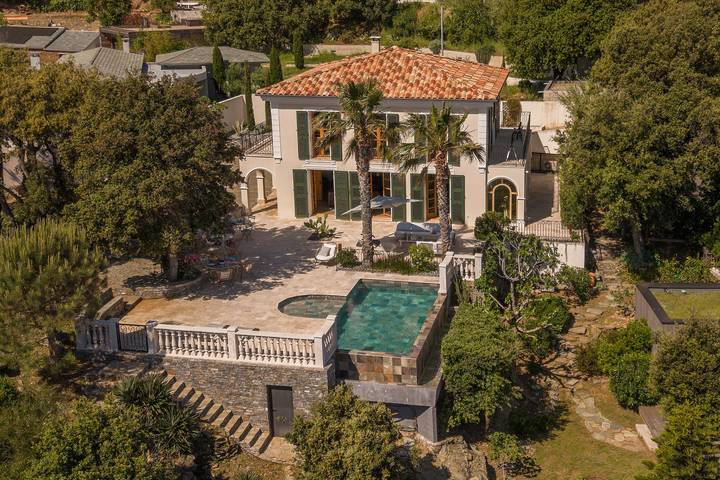 Villa pour 8 personnes, avec piscine et terrasse dans Cap Corse