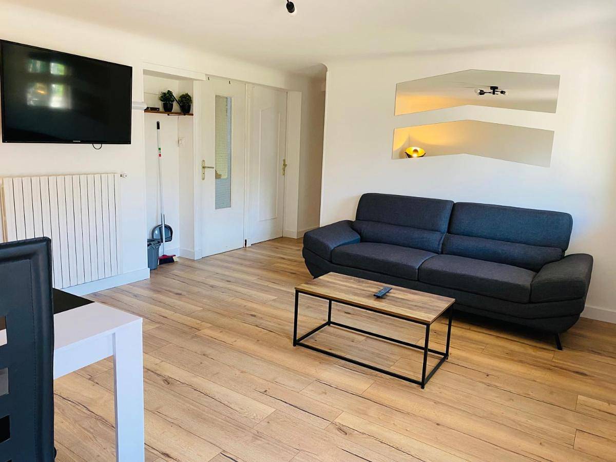 Appartement entier, Two-Bedroom Apartment in Ustaritz, Région de Bayonne