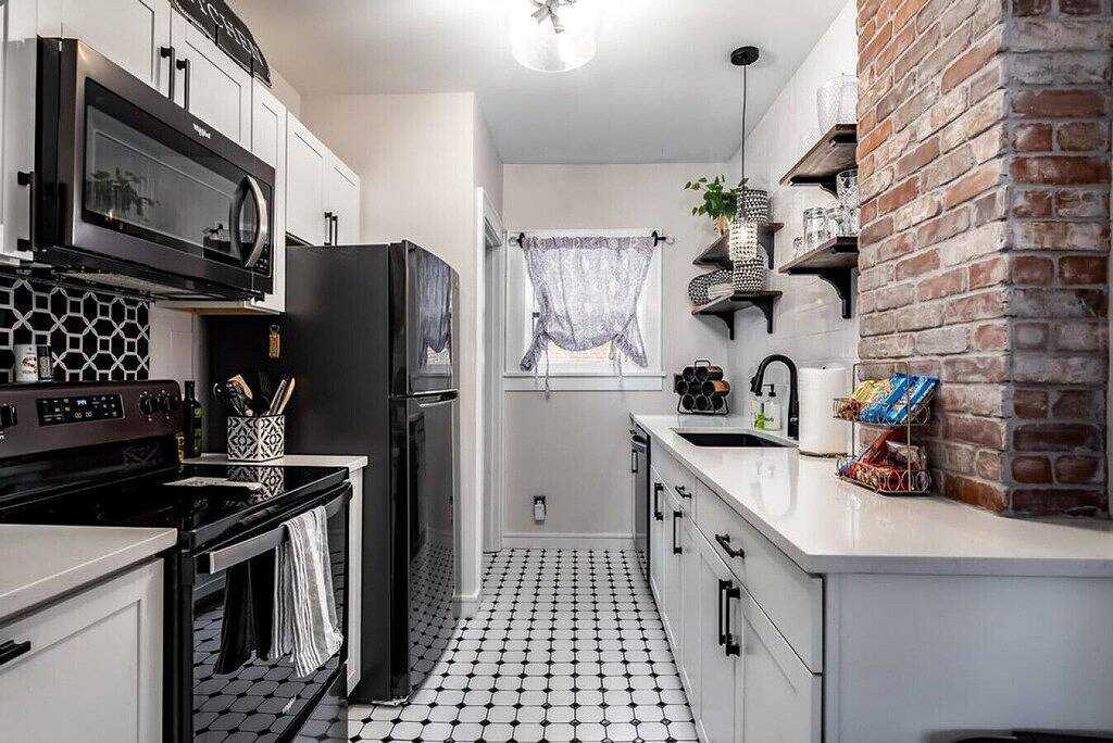 Roaring Riverside - Art Deco Luxe - 2 Kings! in Wichita, Kansas