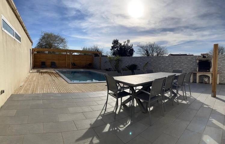 Villa pour 10 personnes, avec piscine ainsi que terrasse et jardin