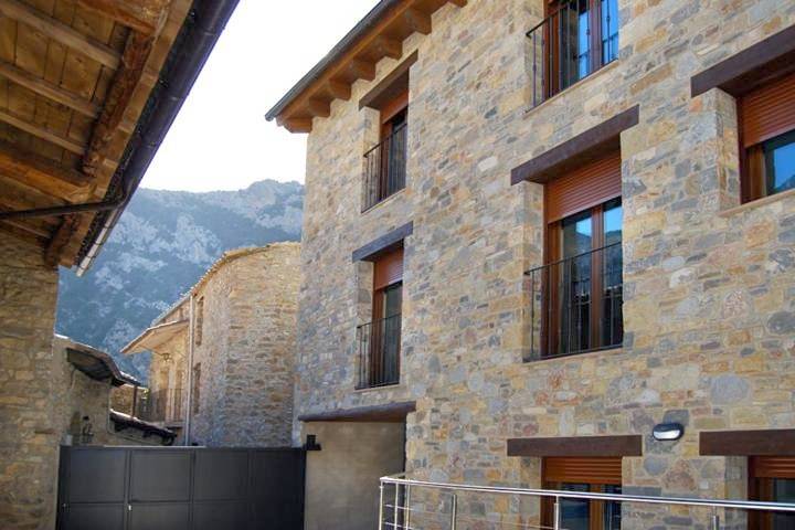 Gîte pour 4 personnes, avec terrasse à Sopeira