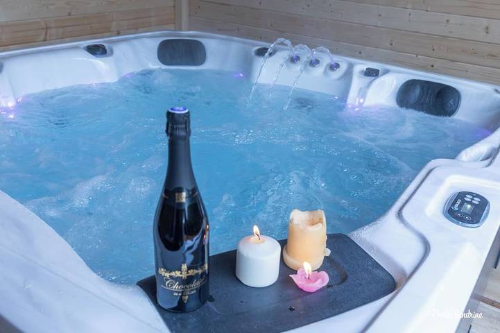 Gîte pour 4 personnes, avec terrasse ainsi que jacuzzi et jardin à Espaly-Saint-Marcel