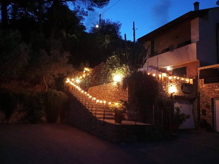 Location de vacances pour 3 personnes, avec jardin et vue à Cisano sul Neva - 2