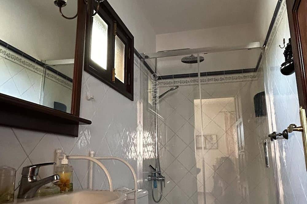 Tranquil Cottage with Heated Pool near Tazacorte Beach, Panoramic Cald in Los Llanos, Los Llanos de Aridane