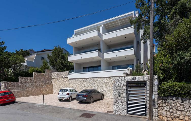 Ganze Ferienwohnung, Gemütliche 1-Zimmer-Wohnung mit Meerblick, Garten und Parkplatz in Strandnähe in Plaža Bribirska obala, Novi Vinodolski