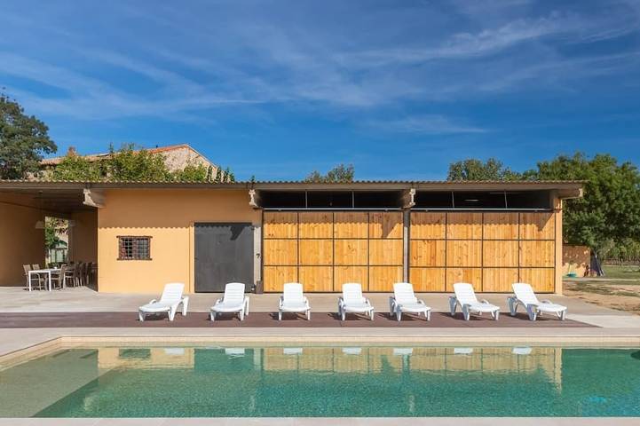 Gîte pour 25 personnes, avec piscine ainsi que jardin et balcon