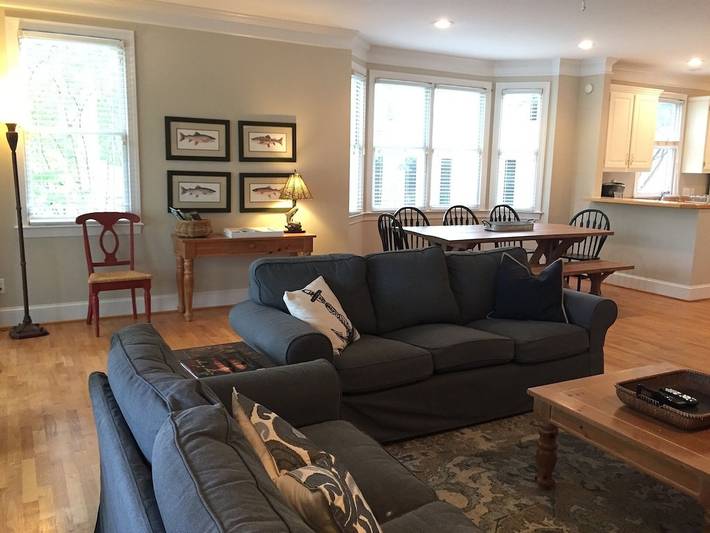 Vacation rental for 14 people, with yard in Lake Oconee