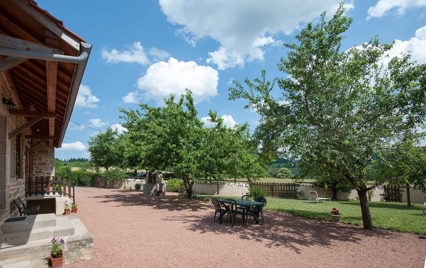 Gîte für 7 Personen mit Garten in Ozolles, Charolles und Umgebung
