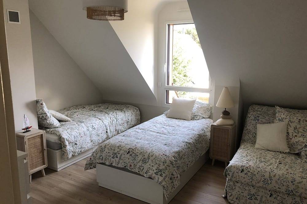 Ile de Berder à Pied et Très Beau Verger Dans un Parc Clos in Larmor-Baden, Côte des Mégalithes