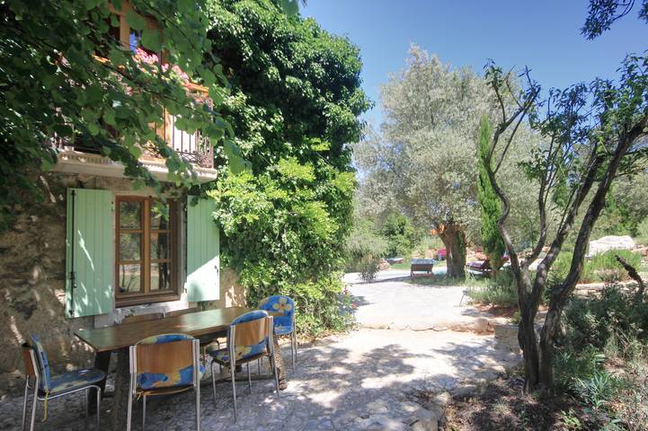 Gîte pour 7 personnes, avec piscine à Aigues-Vives (Hérault)