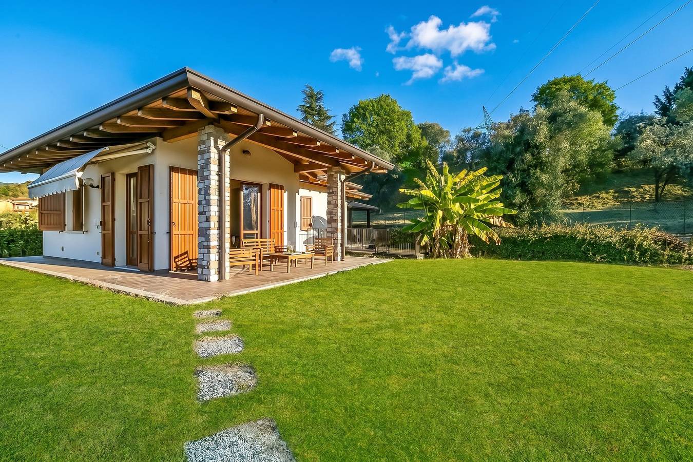 The Cottage Garden-2 km from the lake in Roè Volciano, Prealpi Gardesane