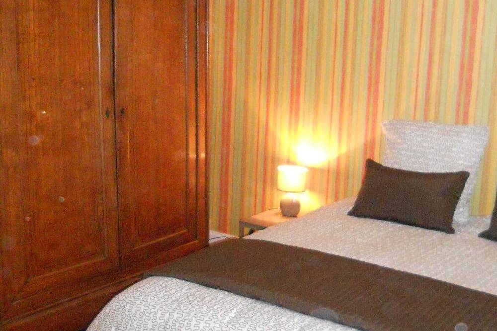 Appartement entier, Appartement F3: 85 m2 avec 2 chambres, Salon, Cuisine, Salle de bain... in Domfront, Parc naturel régional Normandie-Maine
