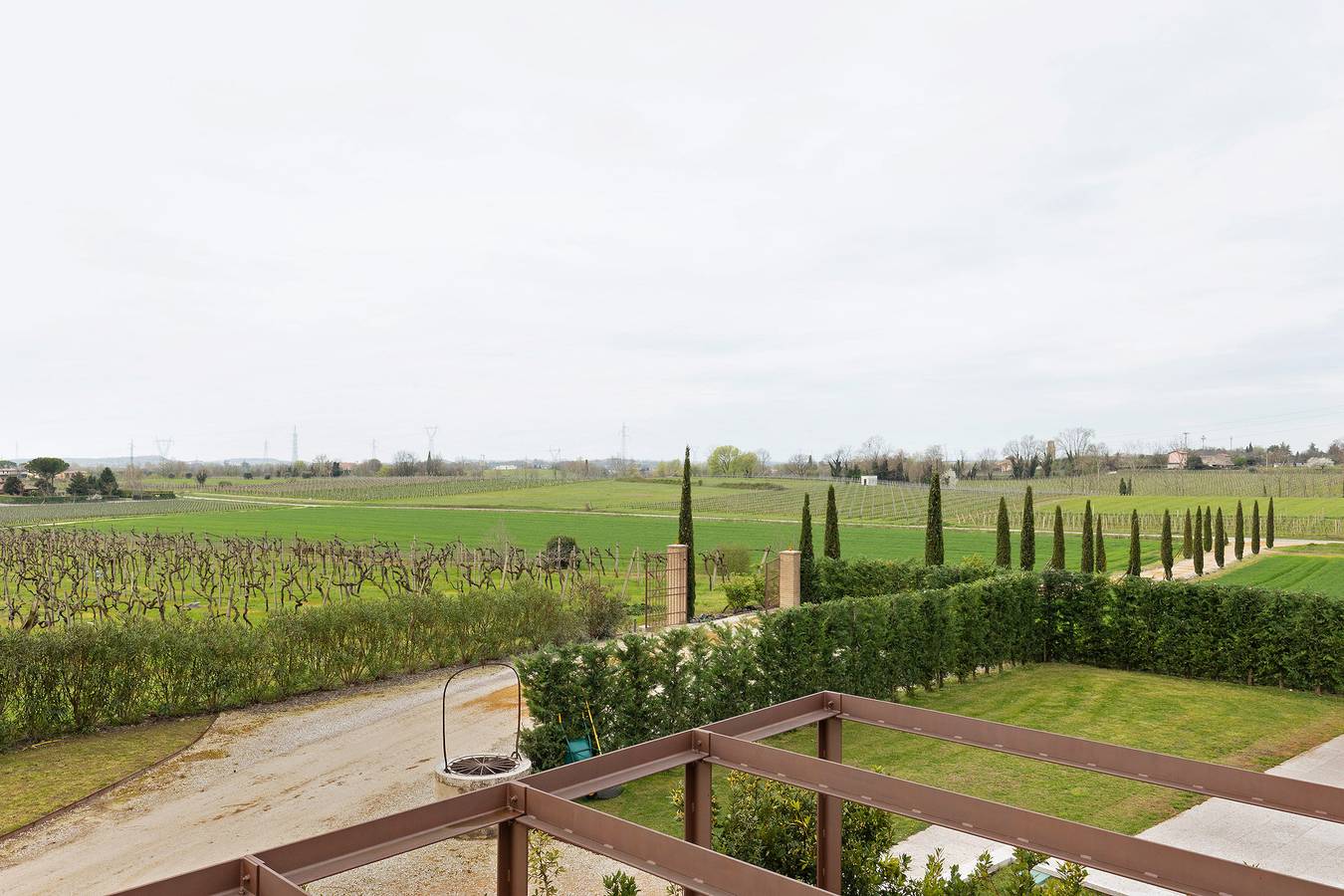 Entire apartment, Apartment 'Agr Casa Pezzo 3 Pax' with Shared Pool, Wi-Fi and Air Conditioning in Castelnuovo del Garda, Garda Mountains