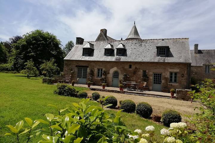 Location de vacances pour 5 personnes, avec jardin et terrasse à Ploubezre