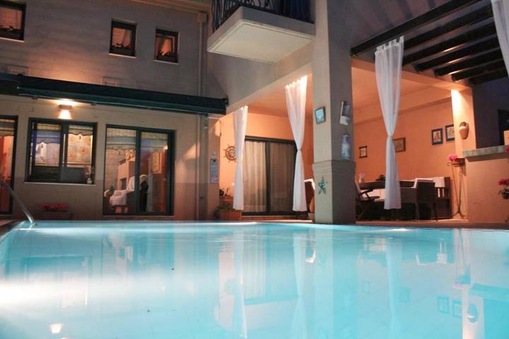 Chalet para 10 personas, con vistas además de piscina y jardín - 1