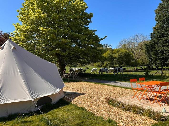 Location de vacances pour 2 personnes, avec terrasse ainsi que jardin et vue dans Godinne