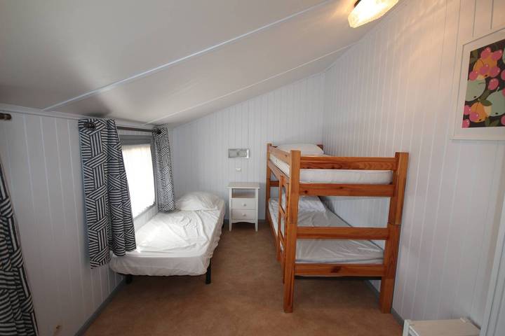 Apartamento vacacional entero, Nice villa located in Les Tamaris, Airco, 2 bedrooms, 5 people, Wifi, 500 from the beach of Portiragnes plage in Portiragnes Plage, Portiragnes