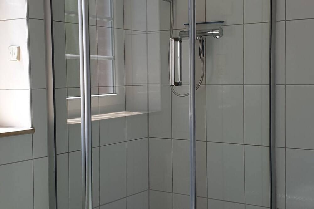 Apartamento entero, High-quality vacation apartment (2) on the north beach for 4 pers. with Wlan, 60 m²-from 29 €pt in Putgarten, Rügen