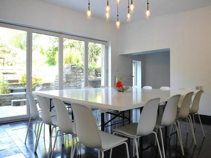 Location de vacances pour 22 personnes, avec jardin et terrasse à Anhée - 2