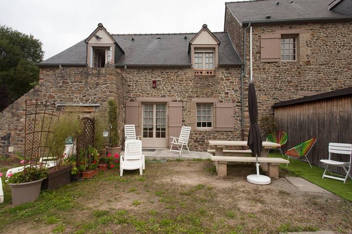 Gîte pour 4 personnes, avec Terrasse ainsi que Jardin et Vue à La Boussac