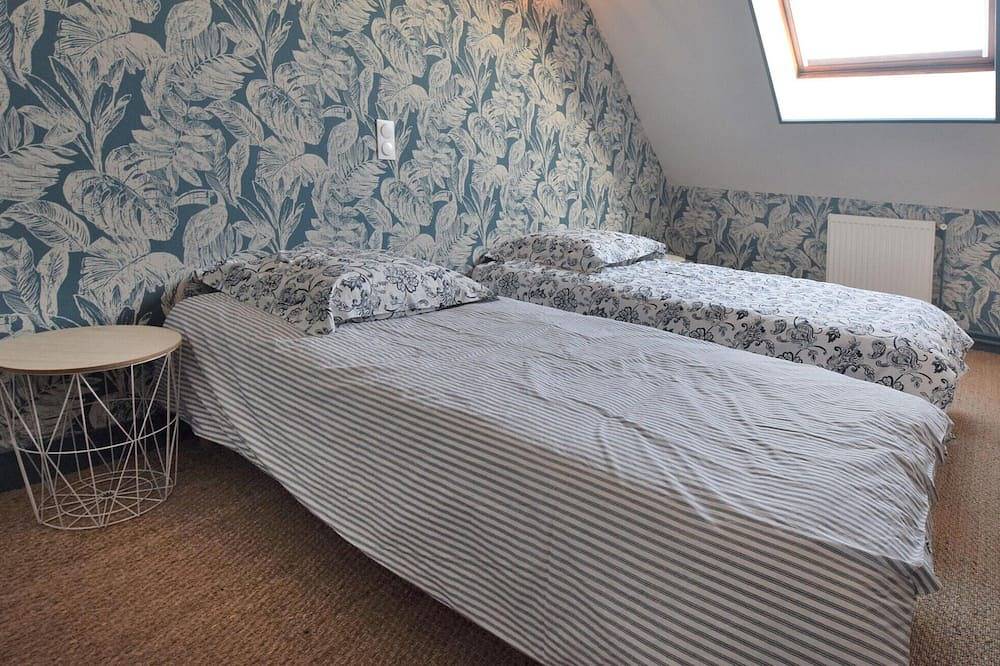 Lovely home in Montsenelle with Wifi in Lithaire, Montsenelle