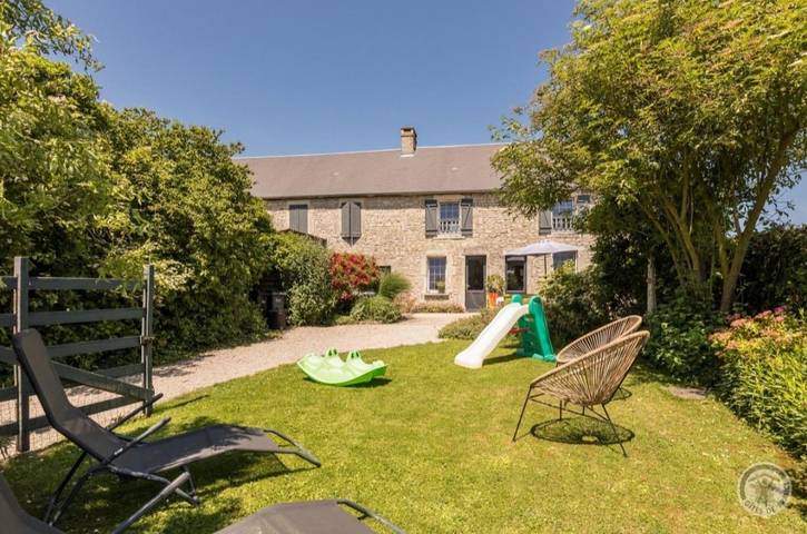 Gîte pour 6 personnes, avec terrasse et jardin à Longueville