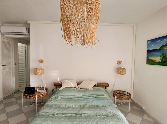 Gîte pour 2 personnes, avec piscine ainsi que vue et jardin dans Nettlé Bay - 3