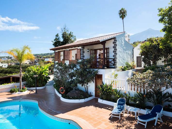 Chalet para 2 personas, con piscina además de balcón y jardín en Icod de los Vinos