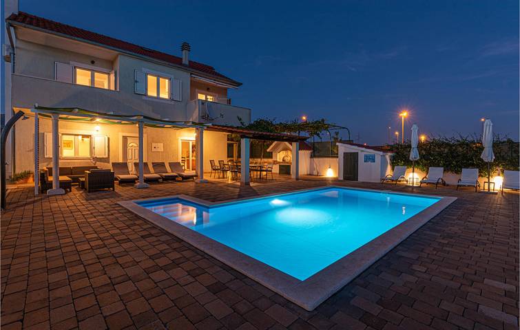 Ferienhaus für 9 Personen in Sibenik