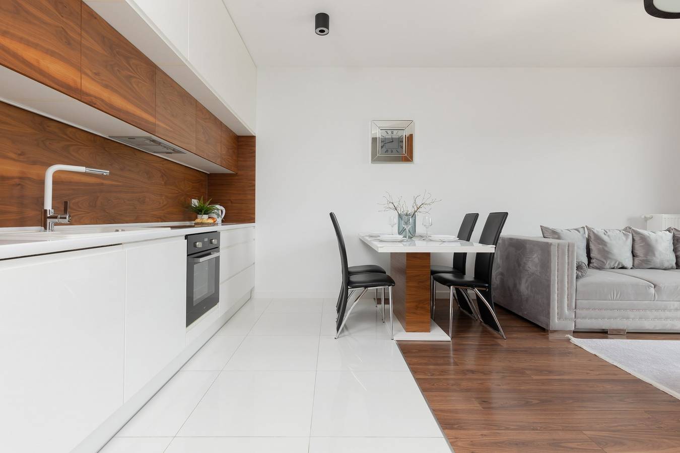 Ganze Wohnung, Ferienwohnung für 6 Personen mit Balkon/Terrasse in Wilanów, Warschau