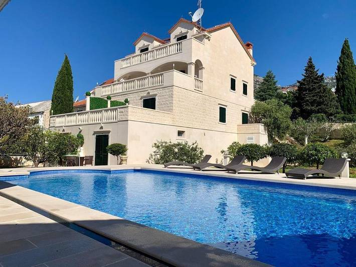 Vacation apartment for 2 people in Bol