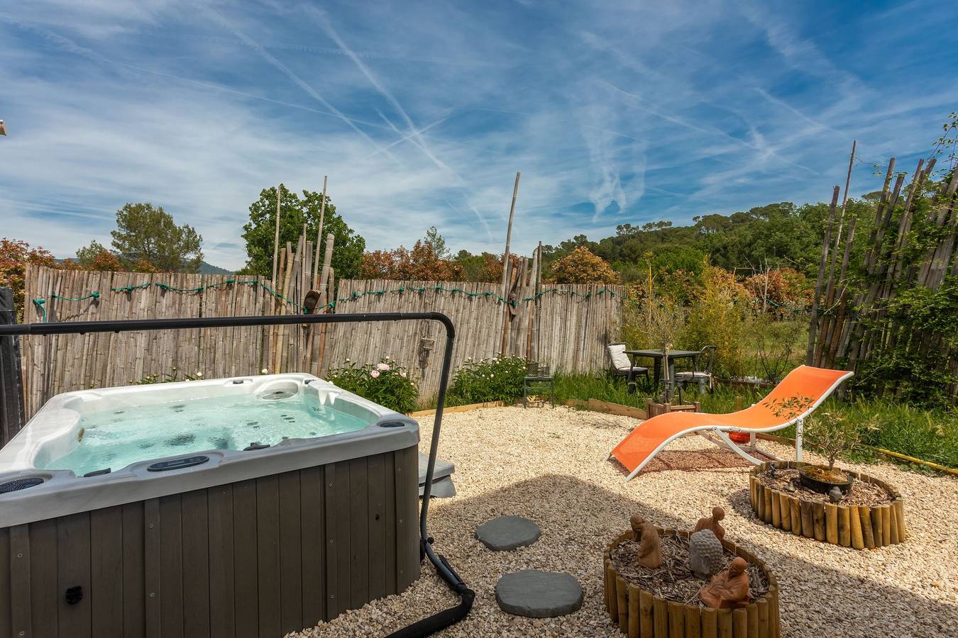 Holiday Home “Petit Paradis” with Wi-Fi and Air Conditioning in Besse-sur-Issole, Brignoles region