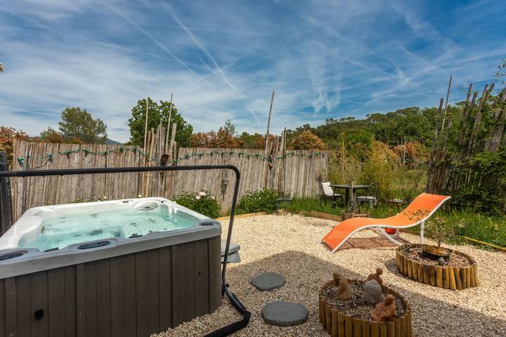 Casa vacanze "Petit Paradis" con Wi-Fi e aria condizionata in Besse-sur-Issole, Brignoles e dintorni