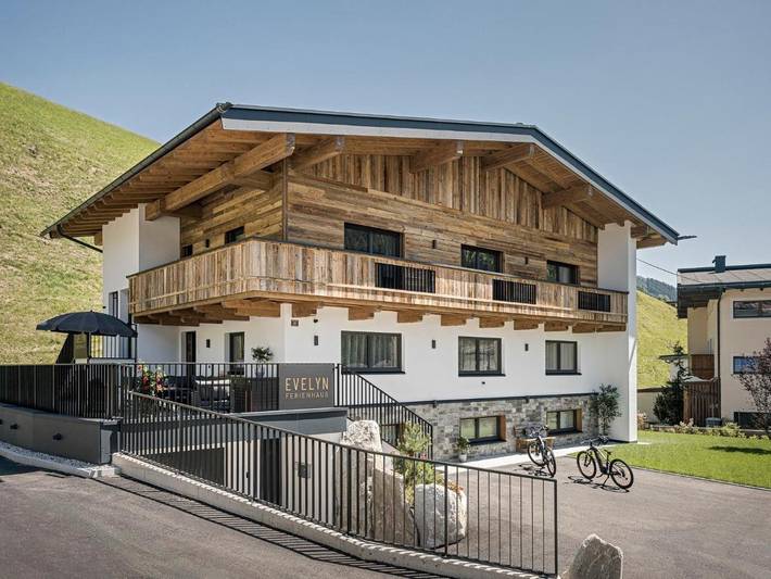 Ferienwohnung für 8 Personen, mit Ausblick und Garten in Vorderlanersbach