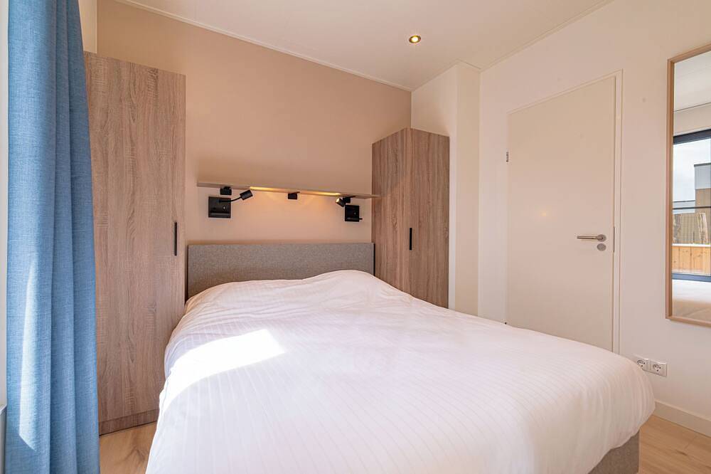 Waterlodge with hot tub: a 2-person stay by the water with plenty of light and privacy. Perfect for relaxation in the Achterhoek. in Achterhoek