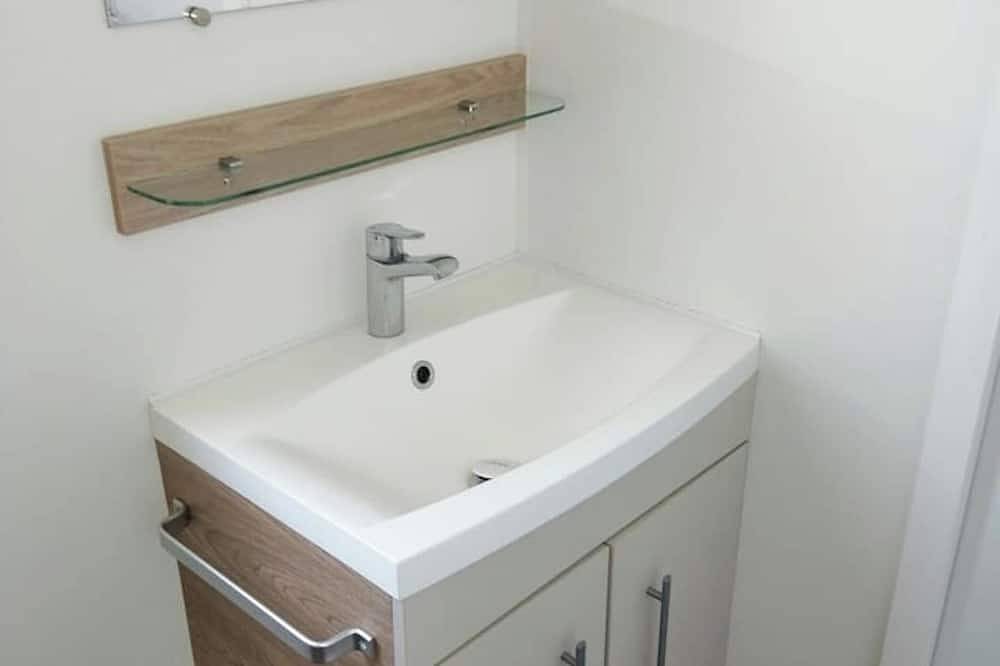 Homerez - Bungalow in Condrieu with pool in Condrieu, Pilat Regional Nature Park